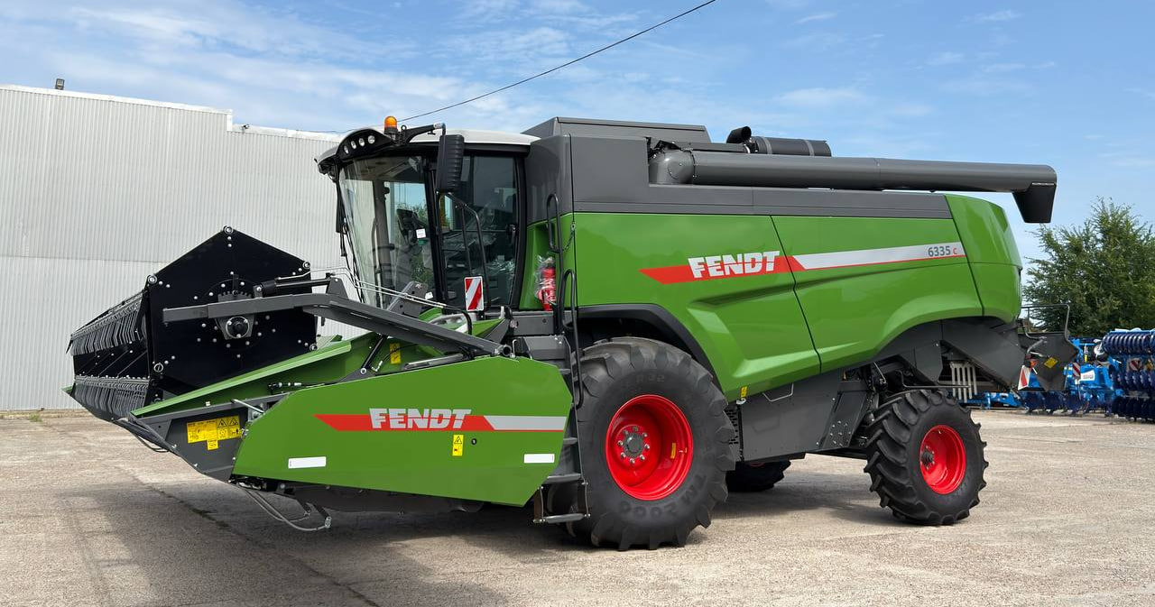 На майданчик «Агрітехнік» надійшли Fendt 6335 C та жатка Fendt PowerFlow 25
